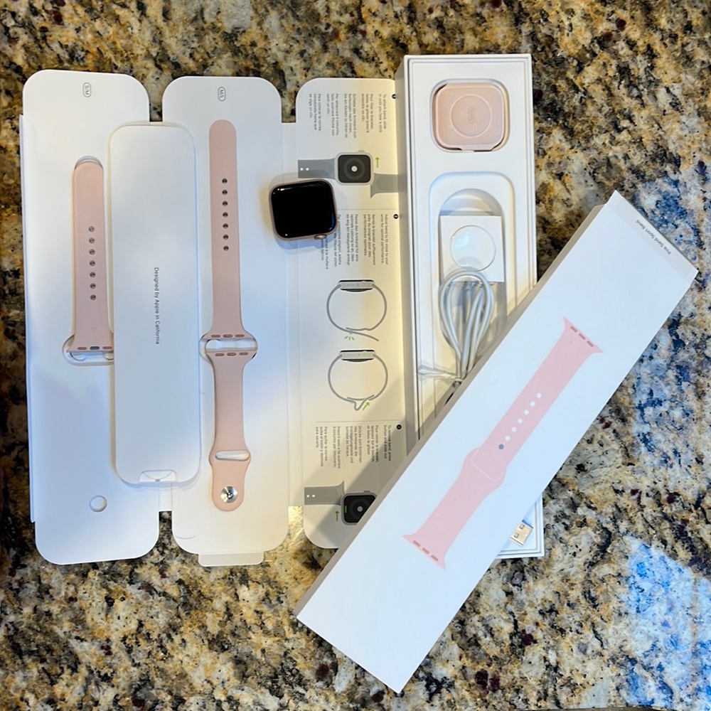 Apple Watch, series 5. GPS. Rose Gold.